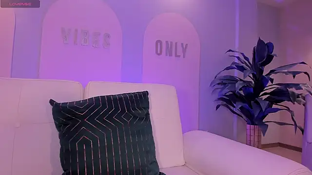 StacyWoods online show from April 2026 11:36:01 AM