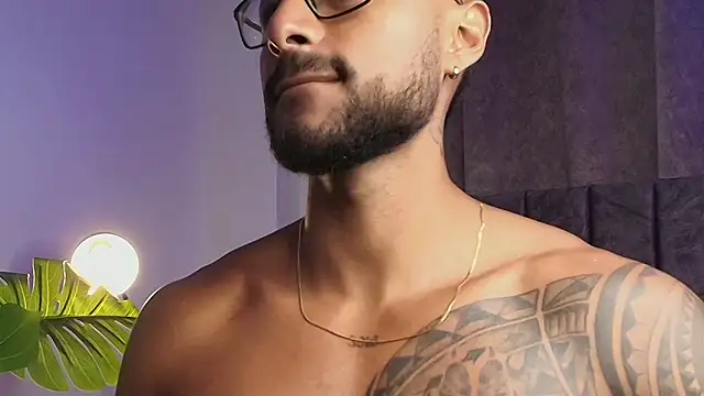 LiamGarcia1 online show from February 2025 04:40:01 PM