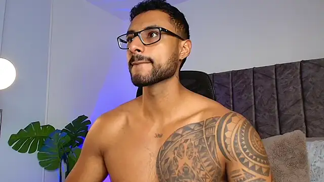 LiamGarcia1 online show from November 2025 02:18:01 PM