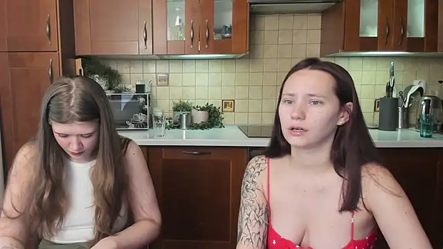 HotCaramellsTV online show from June 2026 11:32:01 AM