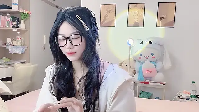 Luminous163 online show from October 2025 12:52:02 PM