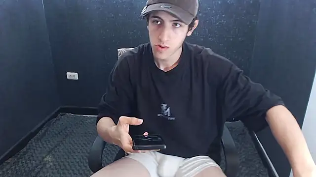 Kerverr  online show from November 2025 07:45:02 PM