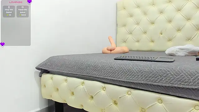 ElisabethMassey online show from October 2025 01:08:02 PM