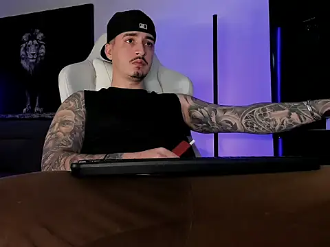 uptomatty online show from November 2025 09:46:02 PM