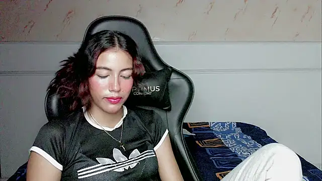 Snapshot of dayanita_hot_ chatting on February 2025 01:22:01 PM dayanita hot  online show from February 2025 01:22:01 PM