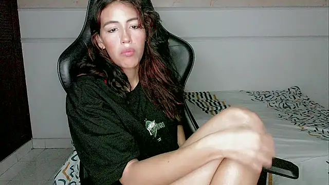 Snapshot of dayanita_hot_ chatting on February 2025 01:08:01 PM dayanita hot  online show from February 2025 01:08:01 PM