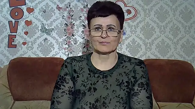 Snapshot of PaulaGolden chatting on April 2026 07:28:01 PM PaulaGolden online show from April 2026 07:28:01 PM