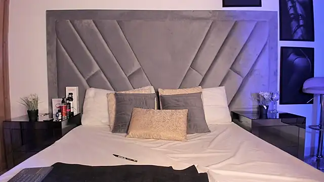 brenda nova18 online show from April 2026 09:53:02 PM