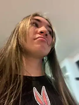 Snapshot of Sophie_LS chatting on February 2025 03:40:01 AM Sophie LS online show from February 2025 03:40:01 AM