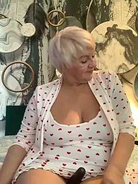 Laura Millf online show from October 2025 10:19:02 AM