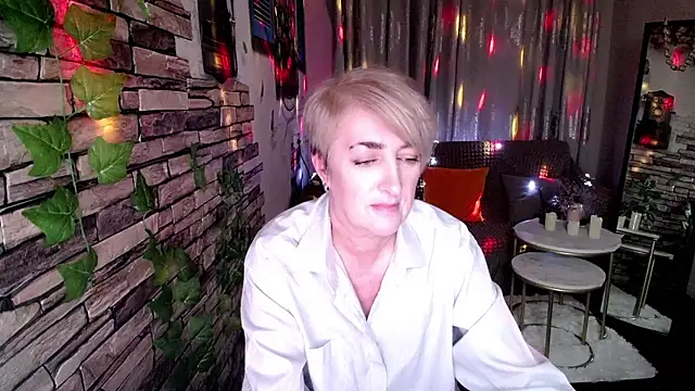 Snapshot of Hot_Girl87 chatting on December 2024 04:20:01 PM Hot Girl87 online show from December 2024 04:20:01 PM