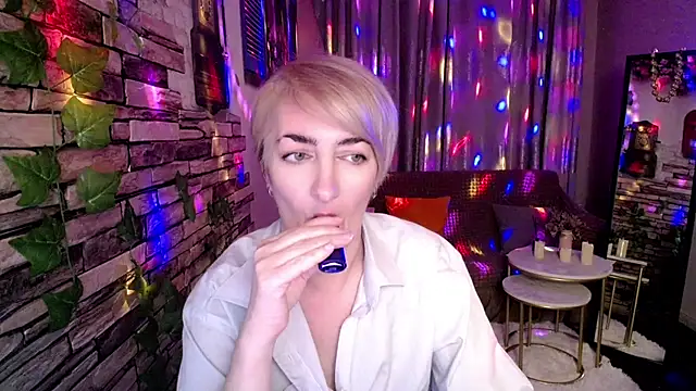 Snapshot of Hot_Girl87 chatting on December 2024 04:16:01 PM Hot Girl87 online show from December 2024 04:16:01 PM