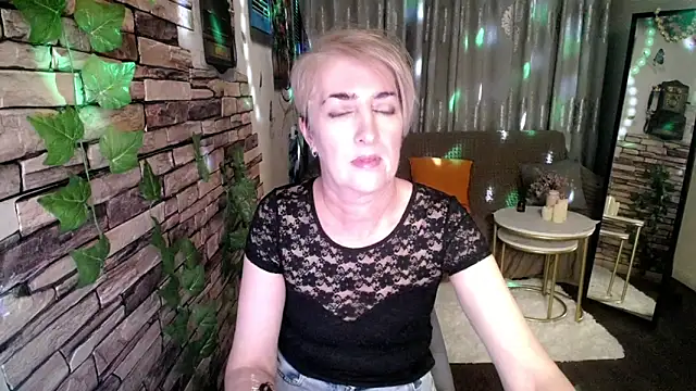 Snapshot of Hot_Girl87 chatting on December 2024 03:56:02 PM Hot Girl87 online show from December 2024 03:56:02 PM