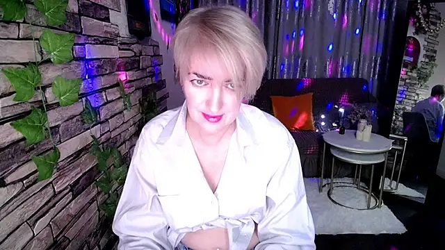 Snapshot of Hot_Girl87 chatting on December 2024 03:37:01 PM Hot Girl87 online show from December 2024 03:37:01 PM