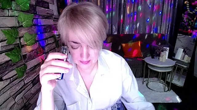 Snapshot of Hot_Girl87 chatting on December 2024 10:16:02 PM Hot Girl87 online show from December 2024 10:16:02 PM