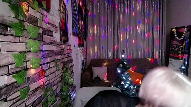 Snapshot of Hot_Girl87 chatting on December 2024 10:28:02 PM Hot Girl87 online show from December 2024 10:28:02 PM