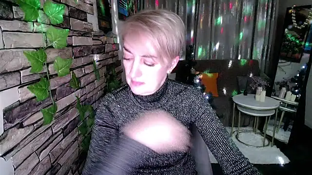 Snapshot of Hot_Girl87 chatting on December 2024 04:15:01 PM Hot Girl87 online show from December 2024 04:15:01 PM