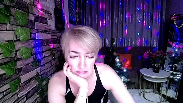 Snapshot of Hot_Girl87 chatting on December 2024 02:16:01 PM Hot Girl87 online show from December 2024 02:16:01 PM