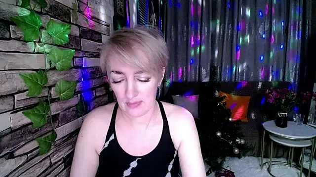 Snapshot of Hot_Girl87 chatting on December 2024 05:22:01 PM Hot Girl87 online show from December 2024 05:22:01 PM