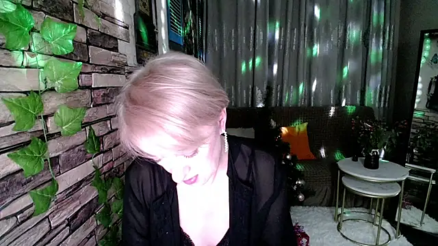 Snapshot of Hot_Girl87 chatting on December 2024 06:23:02 PM Hot Girl87 online show from December 2024 06:23:02 PM