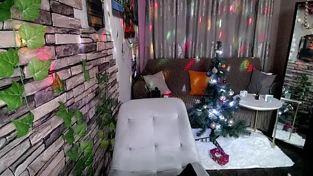 Snapshot of Hot_Girl87 chatting on December 2024 05:37:01 PM Hot Girl87 online show from December 2024 05:37:01 PM