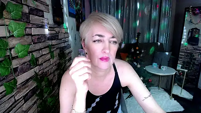 Snapshot of Hot_Girl87 chatting on December 2024 05:44:01 PM Hot Girl87 online show from December 2024 05:44:01 PM