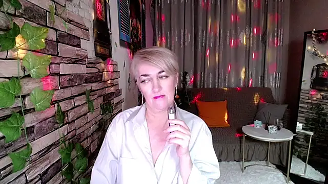 Snapshot of Hot_Girl87 chatting on December 2024 05:02:01 PM Hot Girl87 online show from December 2024 05:02:01 PM