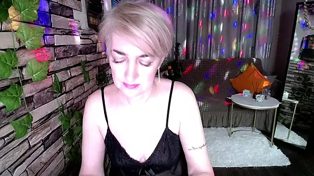 Snapshot of Hot_Girl87 chatting on December 2024 08:04:01 PM Hot Girl87 online show from December 2024 08:04:01 PM