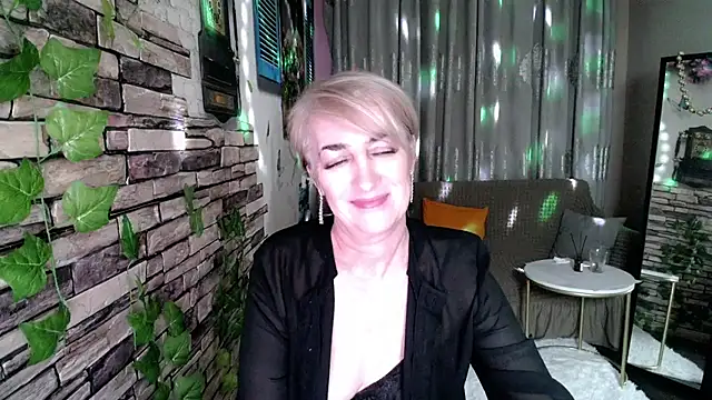 Snapshot of Hot_Girl87 chatting on December 2024 12:00:01 AM Hot Girl87 online show from December 2024 12:00:01 AM