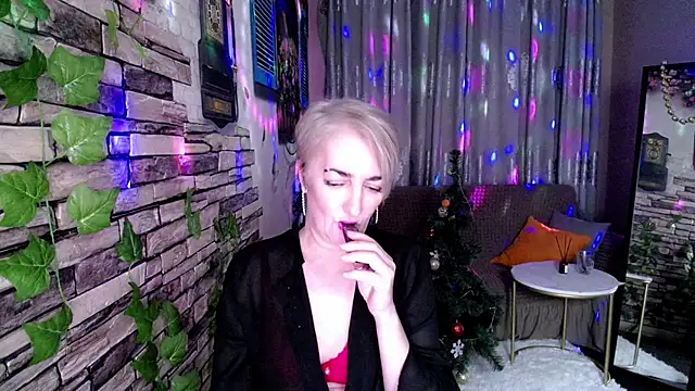 Snapshot of Hot_Girl87 chatting on January 2025 06:35:01 PM Hot Girl87 online show from January 2025 06:35:01 PM