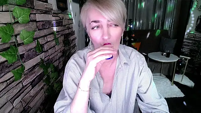 Snapshot of Hot_Girl87 chatting on January 2025 01:58:01 PM Hot Girl87 online show from January 2025 01:58:01 PM