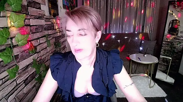 Snapshot of Hot_Girl87 chatting on January 2025 10:44:02 PM Hot Girl87 online show from January 2025 10:44:02 PM