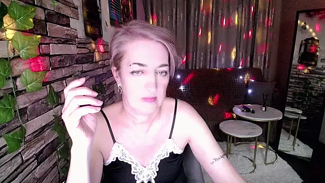 Snapshot of Hot_Girl87 chatting on January 2025 07:55:01 PM Hot Girl87 online show from January 2025 07:55:01 PM