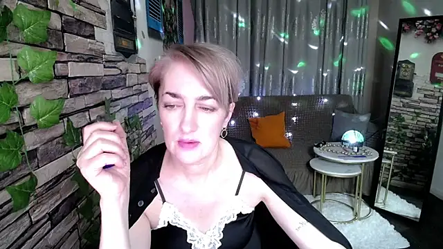 Snapshot of Hot_Girl87 chatting on January 2025 06:21:01 PM Hot Girl87 online show from January 2025 06:21:01 PM