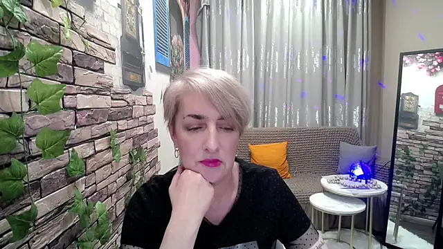 Snapshot of Hot_Girl87 chatting on January 2025 04:01:02 PM Hot Girl87 online show from January 2025 04:01:02 PM