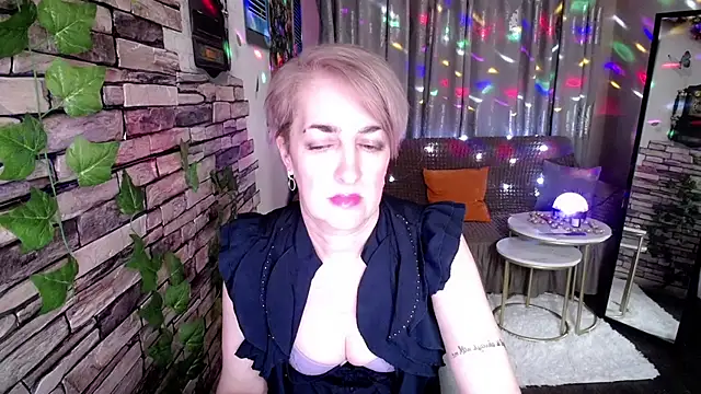 Snapshot of Hot_Girl87 chatting on January 2025 07:17:02 PM Hot Girl87 online show from January 2025 07:17:02 PM