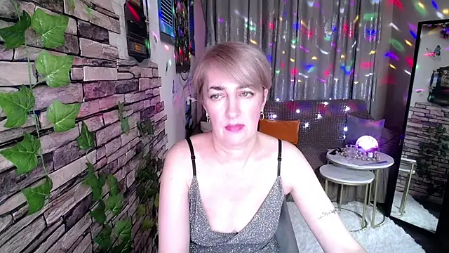 Snapshot of Hot_Girl87 chatting on January 2025 06:52:01 PM Hot Girl87 online show from January 2025 06:52:01 PM