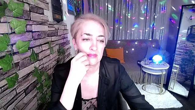 Snapshot of Hot_Girl87 chatting on January 2025 07:43:01 PM Hot Girl87 online show from January 2025 07:43:01 PM