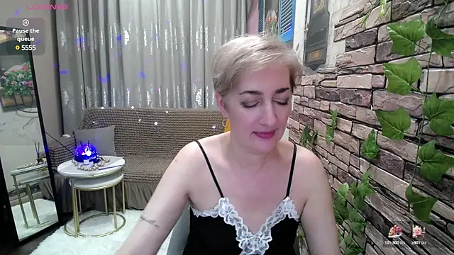 Snapshot of Hot_Girl87 chatting on February 2025 09:41:02 PM Hot Girl87 online show from February 2025 09:41:02 PM