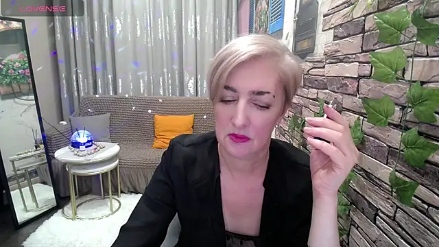 Snapshot of Hot_Girl87 chatting on February 2025 02:26:02 PM Hot Girl87 online show from February 2025 02:26:02 PM