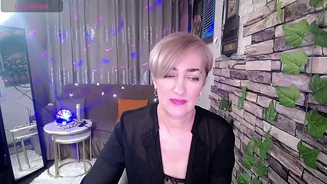 Snapshot of Hot_Girl87 chatting on February 2025 05:31:01 PM Hot Girl87 online show from February 2025 05:31:01 PM