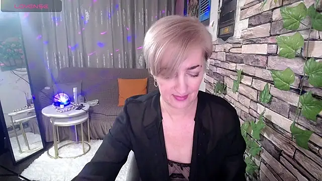 Snapshot of Hot_Girl87 chatting on February 2025 08:35:02 PM Hot Girl87 online show from February 2025 08:35:02 PM