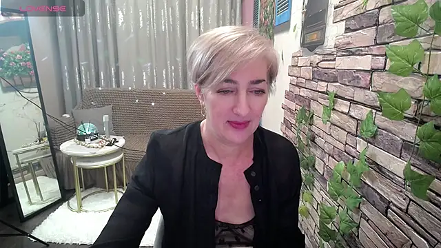 Snapshot of Hot_Girl87 chatting on February 2025 11:50:01 PM Hot Girl87 online show from February 2025 11:50:01 PM