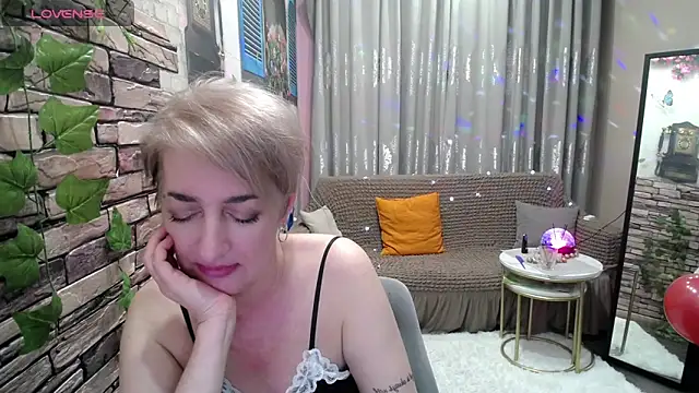 Snapshot of Hot_Girl87 chatting on February 2025 12:41:02 AM Hot Girl87 online show from February 2025 12:41:02 AM