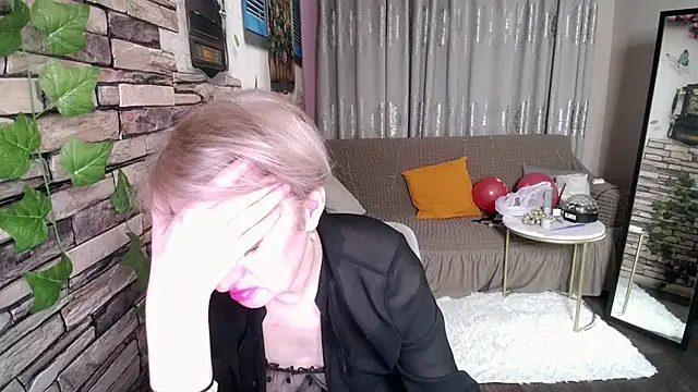 Snapshot of Hot_Girl87 chatting on February 2025 07:31:02 PM Hot Girl87 online show from February 2025 07:31:02 PM