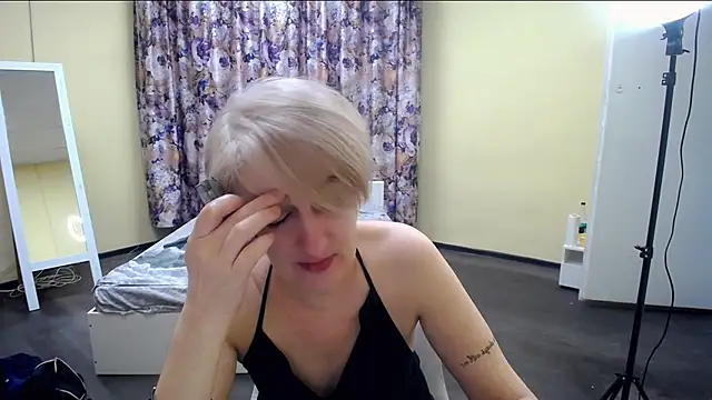 Snapshot of Hot_Girl87 chatting on March 2025 10:38:02 PM Hot Girl87 online show from March 2025 10:38:02 PM