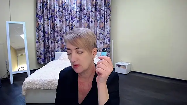 Snapshot of Hot_Girl87 chatting on March 2025 11:38:02 PM Hot Girl87 online show from March 2025 11:38:02 PM