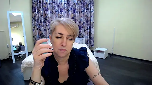 Snapshot of Hot_Girl87 chatting on March 2025 11:27:02 PM Hot Girl87 online show from March 2025 11:27:02 PM