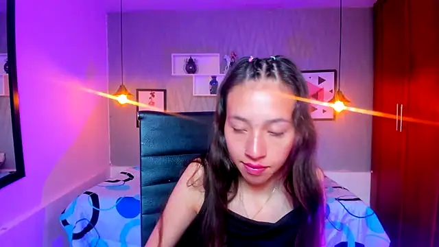 Snapshot of Valeria_roussi chatting on December 2024 04:27:02 PM Valeria roussi online show from December 2024 04:27:02 PM