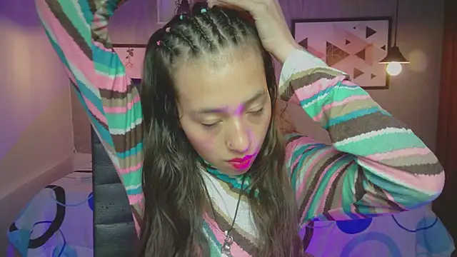 Snapshot of Valeria_roussi chatting on December 2024 01:22:01 PM Valeria roussi online show from December 2024 01:22:01 PM